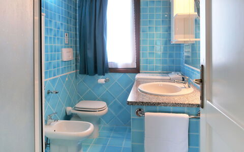 Giuly: Tap, Plumbing Fixture, Sink, Property, Bathroom Sink, Mirror, Purple, Bathroom, Azure, Interior Design