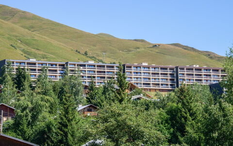 L'Edioule: Highland, Property, Hill, Hill Station, Mountain, Fell, Real Estate, Rural Area, Tree, Building