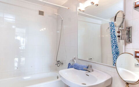 La Teulada: Bathroom, Plumbing Fixture, Bathroom Sink, Sink, Flooring, Interior Design, Tap, Bathtub, Plumbing, Floor
