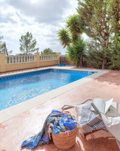 Buda: Swimming Pool, Property, Leisure, Vacation, Real Estate, Azure, Home, House, Building, Summer