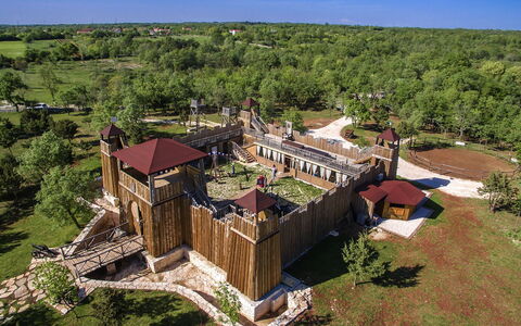 Klen 2: Property, Aerial Photography, Home, House, Residential Area, Roof, Architecture, Rural Area, Tree, Real Estate