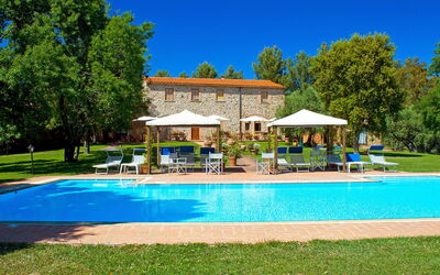 Follonica 800: Swimming Pool, Property, Estate, Real Estate, House, Leisure, Building, Home, Vacation, Resort