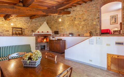 pratale-apartments-chianti-tavernelle-val-di-pesa-farmhouse-bilo-apartment-living-room-kitchen