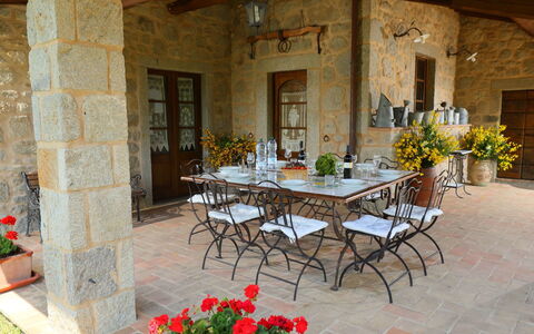 Podere dei Venti: Property, Building, Room, House, Interior Design, Estate, Real Estate, Furniture, Courtyard, Patio