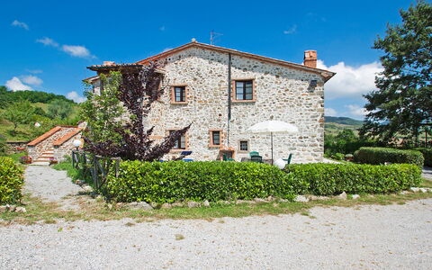 Arcidosso 800: Property, House, Building, Sky, Rural Area, Cottage, Wall, Village, Real Estate, Tree