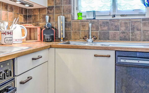 Chalet Hobelbank: Kitchen Appliance, Kitchen, Countertop, Major Appliance, Cabinetry, Home Appliance, Kitchen Sink, Interior Design, Plumbing Fixture, Flooring