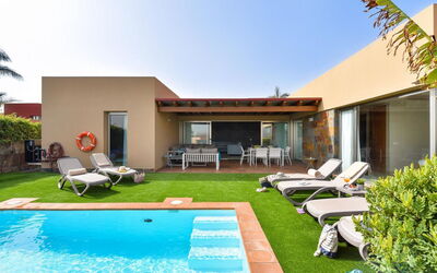 Par 4 Villa 9 with Pool Salobre