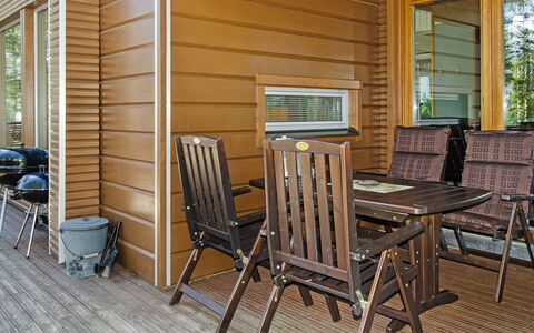 Pielislinna Loma-Koli: Furniture, Chair, Outdoor Furniture, Table, Wood, Outdoor Table, Kitchen & Dining Room Table, Shade, Garden, Umbrella