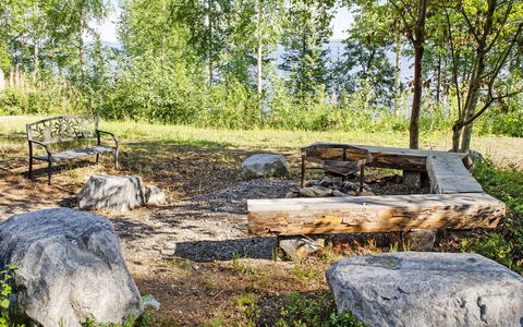 Pielislinna Loma-Koli: Furniture, Chair, Outdoor Furniture, Table, Wood, Outdoor Table, Kitchen & Dining Room Table, Shade, Garden, Umbrella