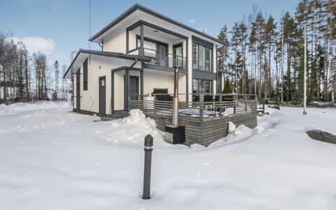 Villa Kaivopuisto: Winter, Snow, Home, Freezing, Cottage, Siding, Larch, Porch