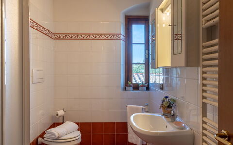Poggio Cuccule: Tap, Plumbing Fixture, Sink, Property, Bathroom Sink, Bathroom, Blue, Purple, Interior Design, Architecture