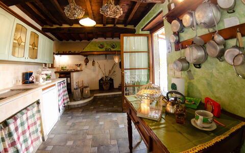 Podere L'istrice: Property, Room, Building, House, Interior Design, Furniture, Home, Ceiling, Real Estate, Kitchen