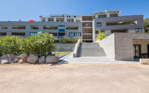 Porto Vecchio 123: Sky, Building, Plant, Window, Land Lot, Urban Design, Shade, Facade, Stairs, Landscape