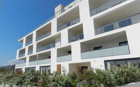 Porto Vecchio 123: Building, Daytime, Property, Sky, Plant, Urban Design, Rectangle, Window, Residential Area, Condominium