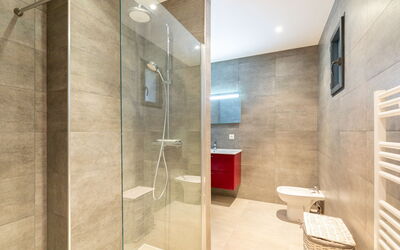 Accommodation:&nbsp;Bastion 123.17