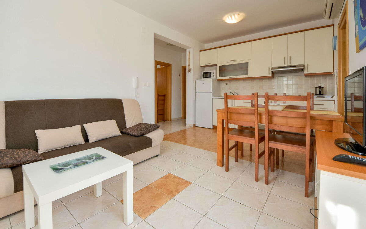 Accommodation:&nbsp;Ti-ni 107.2