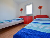 Accommodation:&nbsp;Ti-ni 107.2