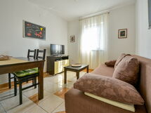 Accommodation:&nbsp;Ti-ni 107.6