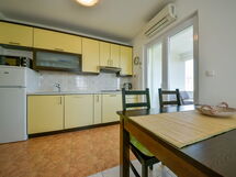 Accommodation:&nbsp;Ti-ni 107.6