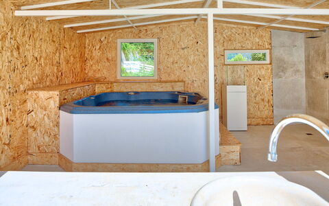 Villa Emanuele - Costarainera: Property, Room, Jacuzzi, Building, House, Interior Design, Bathtub, Real Estate, Home, Bathroom