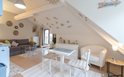 Accommodation:&nbsp;Beach House with Lateral Seaview 120.3