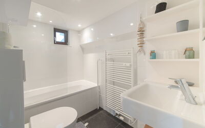 Accommodation:&nbsp;Beach House with Lateral Seaview 120.3