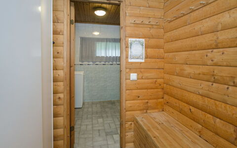 Kissankello: Flooring, Wood, Floor, Ceiling, Interior Design, Room, Composite Material, Wood Stain, Plank, Hardwood