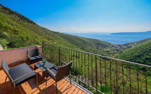 Stefi: Nature, Property, Natural Landscape, Mountain, Sky, Real Estate, Wilderness, Nature Reserve, Landscape, Ridge