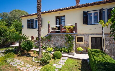 Jelena: Property, House, Home, Building, Real Estate, Residential Area, Yard, Estate, Neighbourhood, Cottage