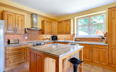 Albrechtice: Countertop, Cabinetry, Kitchen Sink, Furniture, Tap, Sink, Window, Kitchen, Drawer, Wood