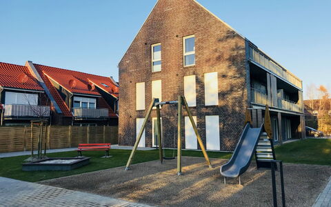 Ankerplatz: Sky, Window, Plant, Shade, Land Lot, Wood, Building, Road Surface, Grass, Cottage