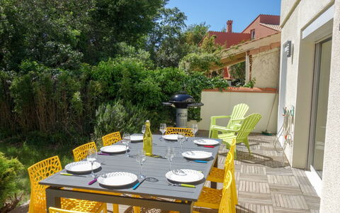 Villa de la Mer: Table, Tableware, Furniture, Plant, Window, Building, Chair, Sky, Outdoor Table, Tablecloth