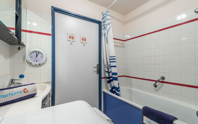 Accommodation:&nbsp;Les Deux Voiles 184.3