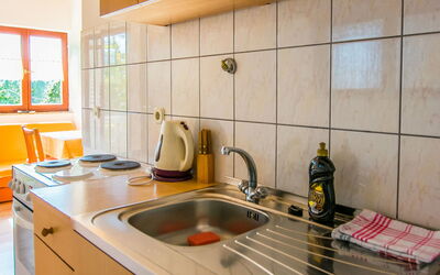 Žile 140.1: Sink, Property, Room, Countertop, Kitchen, Yellow, Tile, Interior Design, Building, Furniture