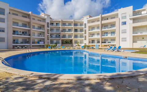 Monte da Eira: Property, Building, Resort, Swimming Pool, Apartment, Condominium, Real Estate, Town, Hotel, Resort Town