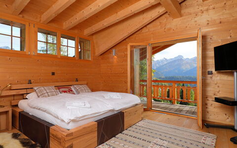 Chalet Maurice: Room, Bedroom, Furniture, Bed, Property, Building, Bed Frame, Wood Stain, Beam, Hardwood
