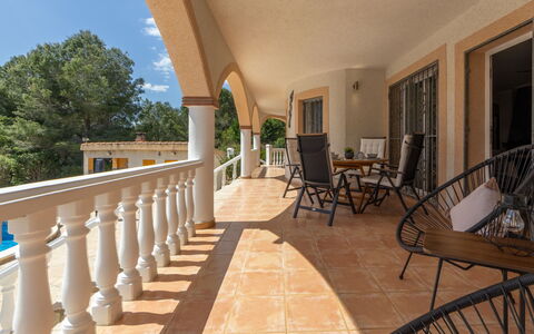 Villa Luz del Sol: Floor, Flooring, Porch, Furniture, Column, Ceiling, Balcony, Wood Stain, Baluster, Estate