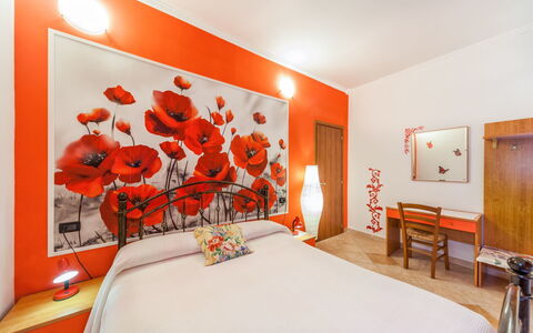 Accommodation:&nbsp;Red Room