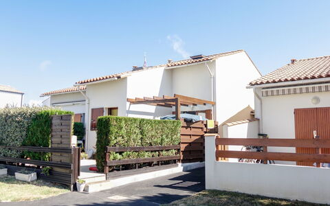 La Coralline: Residential Area, Facade, Home, Shade, Estate, Suburb, Balcony, Yard, Walkway, Driveway