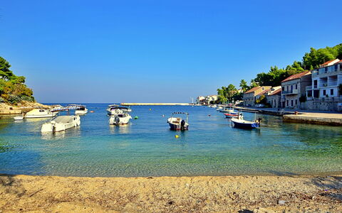 Peter: Water, Sky, Cloud, Water Resources, Azure, Tree, Natural Landscape, Beach, Coastal And Oceanic Landforms, Plant