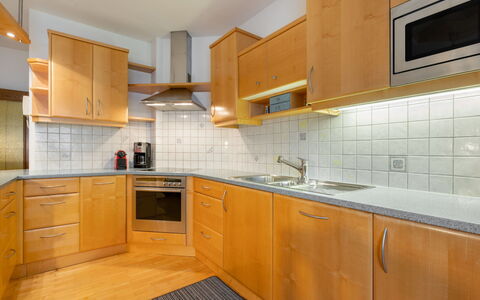 Klopeiner See 50: Countertop, Cabinetry, Furniture, Kitchen, Room, Property, Interior Design, Kitchen Stove, Yellow, Building