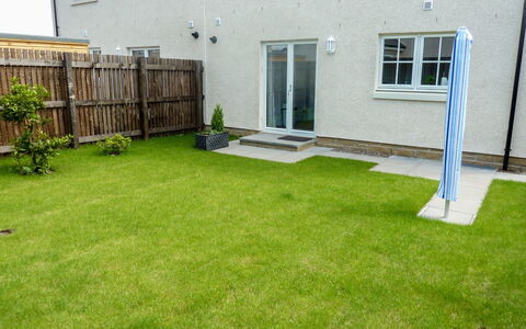 Devonvale Place: Lawn, Grass, Property, Yard, Backyard, Land Lot, Garden, Artificial Turf, Grass Family, House