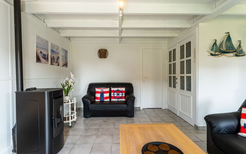 Accommodation:&nbsp;Alice Blue with Airco & Shared Pool 220.11