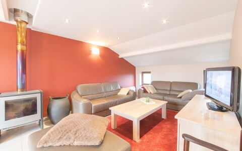 De Haan 220: Room, Property, Furniture, Interior Design, Building, Living Room, Real Estate, Ceiling, Table, Floor