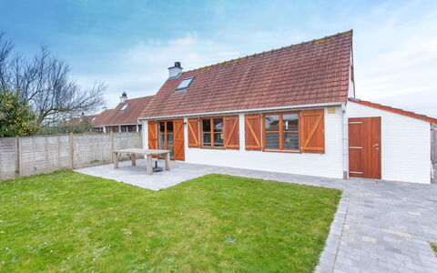 De Haan 220: Cloud, Building, Sky, Plant, Window, House, Wood, Tree, Land Lot, Grass