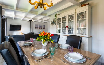 Accommodation:&nbsp;Alice Blue with Airco & Shared Pool 220.11
