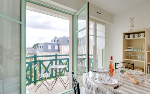 Dinard 188: Building, Window, Shelf, Table, Door, Floor, Shade, House, Living Room, Sky