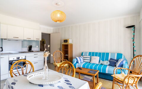 Le Marbello: Table, Property, Furniture, Chair, Decoration, Azure, Textile, Interior Design, Floor, Flooring