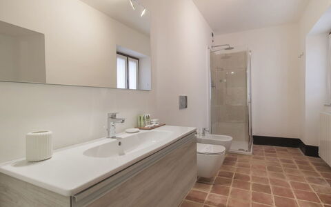 Cantiniere: Bathroom, Property, Room, Floor, Interior Design, Building, Tile, Real Estate, Sink, Architecture