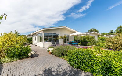 Parc du Soleil 112.12: Property, Real Estate, Home, House, Sky, Building, Residential Area, Cloud, Architecture, Tree